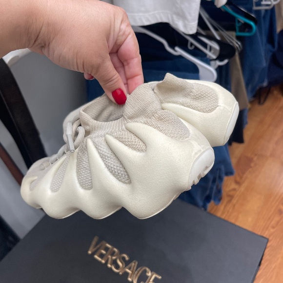 YEEZY Boost 450 CLOUD Size 5 Men’s = Size 6 Women’s - Picture 3 of 6